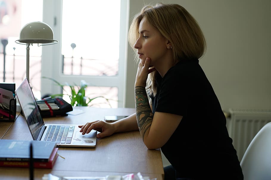 Woman in Black T-shirt Using Laptop Computer, beautiful, desk HD wallpaper