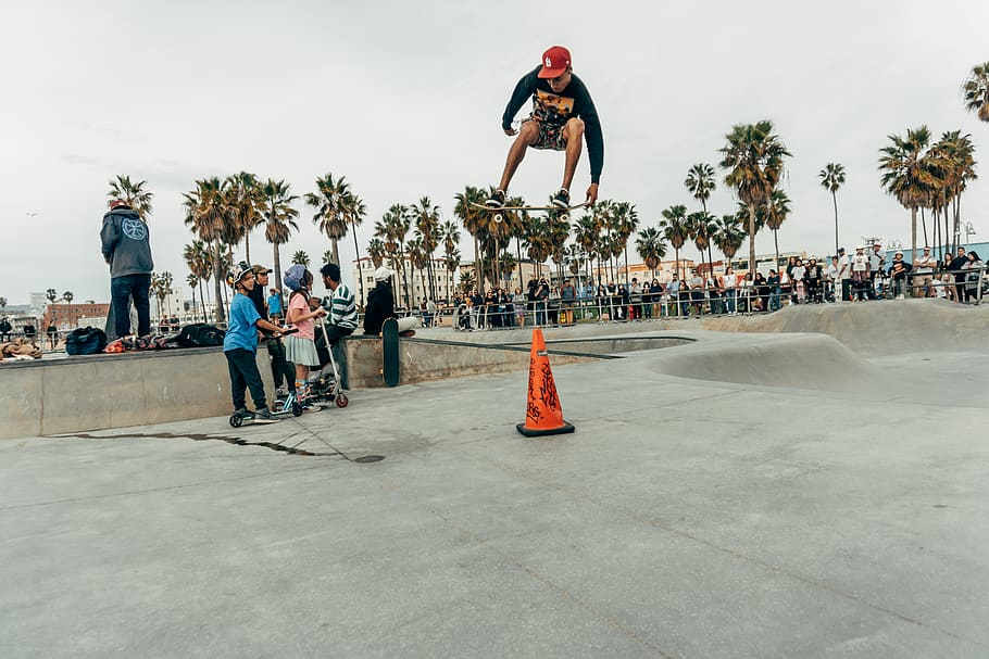 man doing skateboarding stunts during daytime, person, human, HD wallpaper