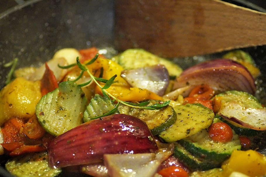 grilled, vegetables, pan, zucchini, onions, red, peppers, kitchen HD wallpaper