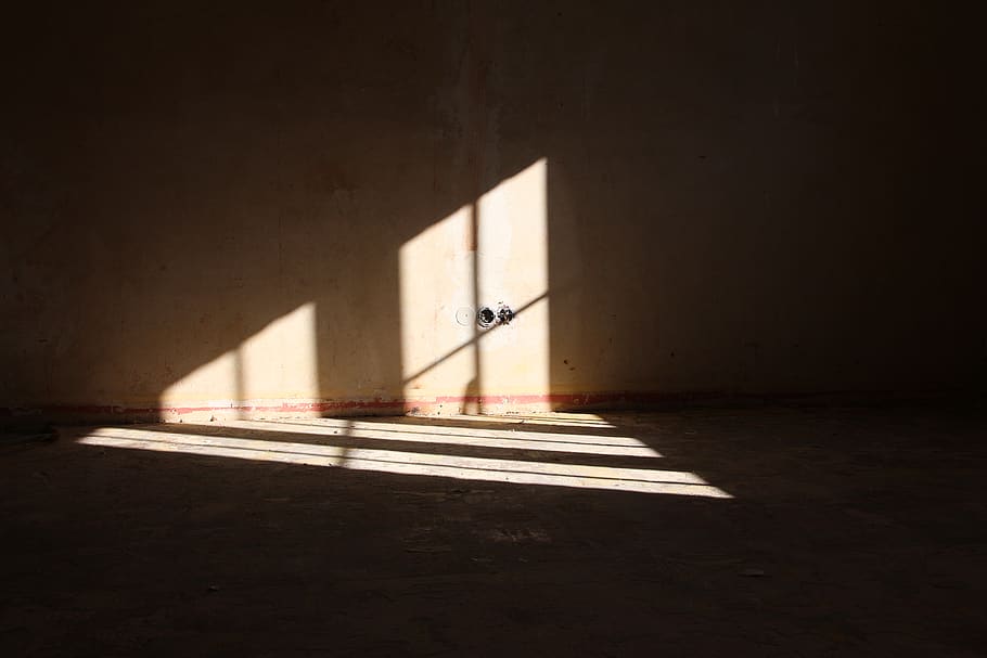 dim-lit room, architecture, sunlight, shadow, wall - building feature HD wallpaper