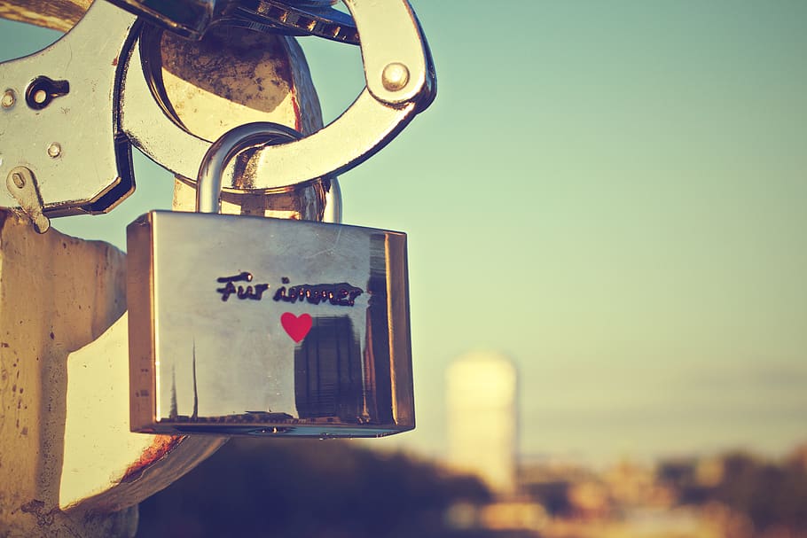 Selective Focus Photography of Silver-colored Padlock, german HD wallpaper