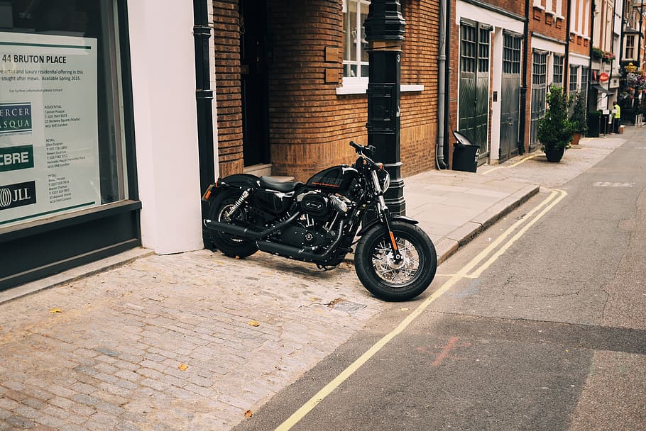 Black Motorcycle Parked Near Building, architecture, daylight HD wallpaper