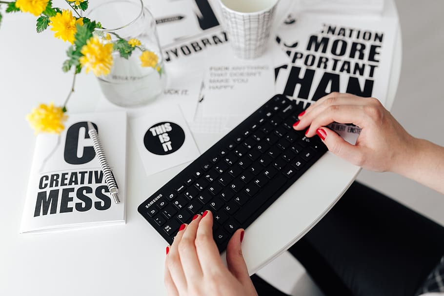 Female hands typing on the remote wireless computer keyboard, HD wallpaper