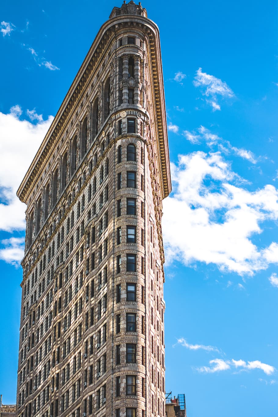 Beige Painted Building Scenery, architectural design, architecture HD wallpaper