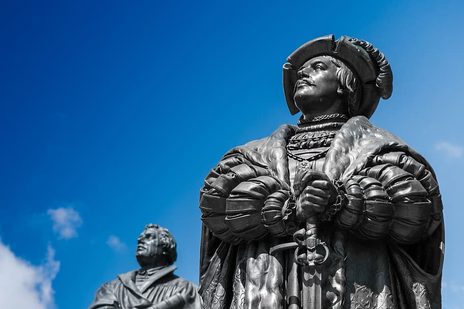 Two Men Concrete Statues, art, clouds, figure, man, monument HD wallpaper