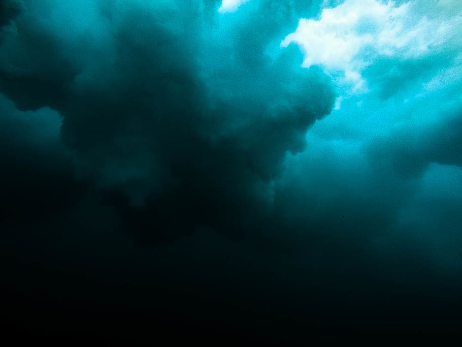 swimming, underwater, blue, clouds, sunlight, white wash, moody HD wallpaper