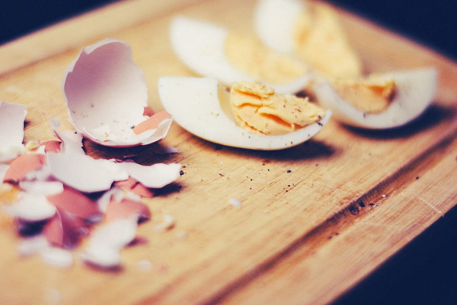 eggs, shells, food, kitchen, cutting board, food and drink HD wallpaper