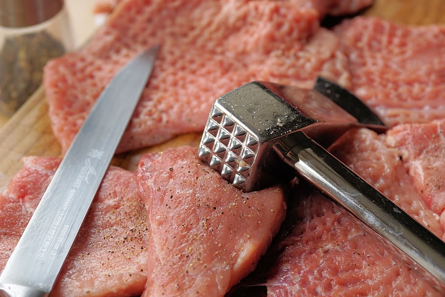 Gray Metal Meat Mincer and Knife, beef, cooking, dinner, food HD wallpaper