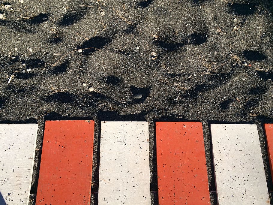 Red and White Metal Planks on Black Sand, background, close -up HD wallpaper
