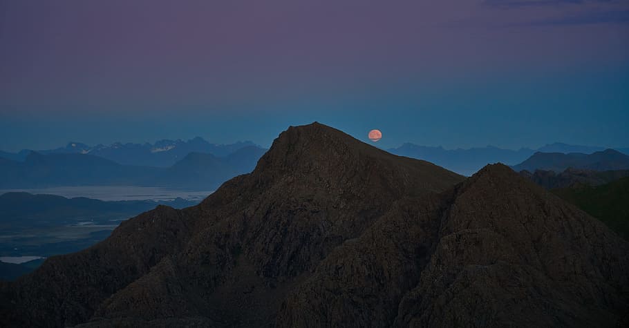 mountain under blue sky, night, moon, dark, ridge, rock, evening HD wallpaper