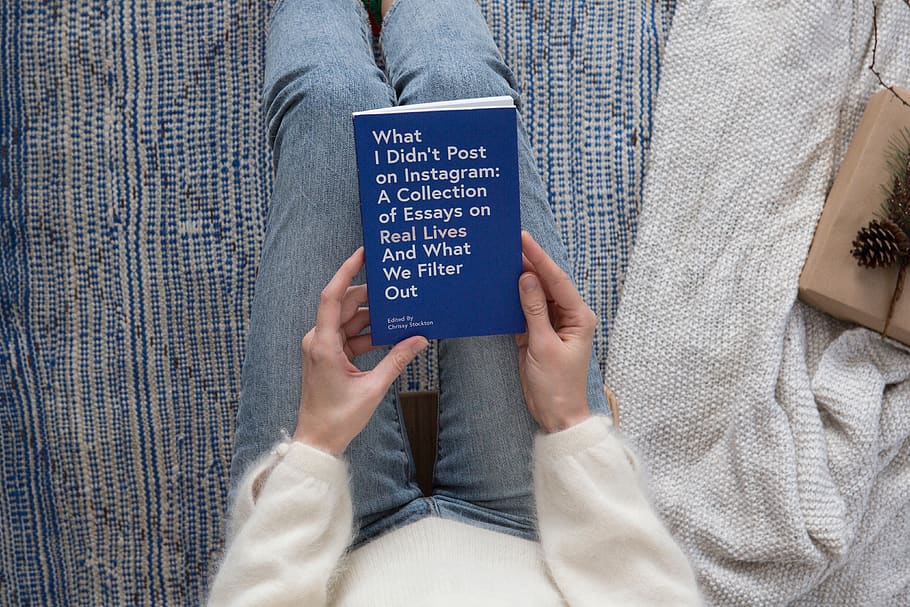 books, reading, library, blue, instagram, woman, legs, overhead HD wallpaper