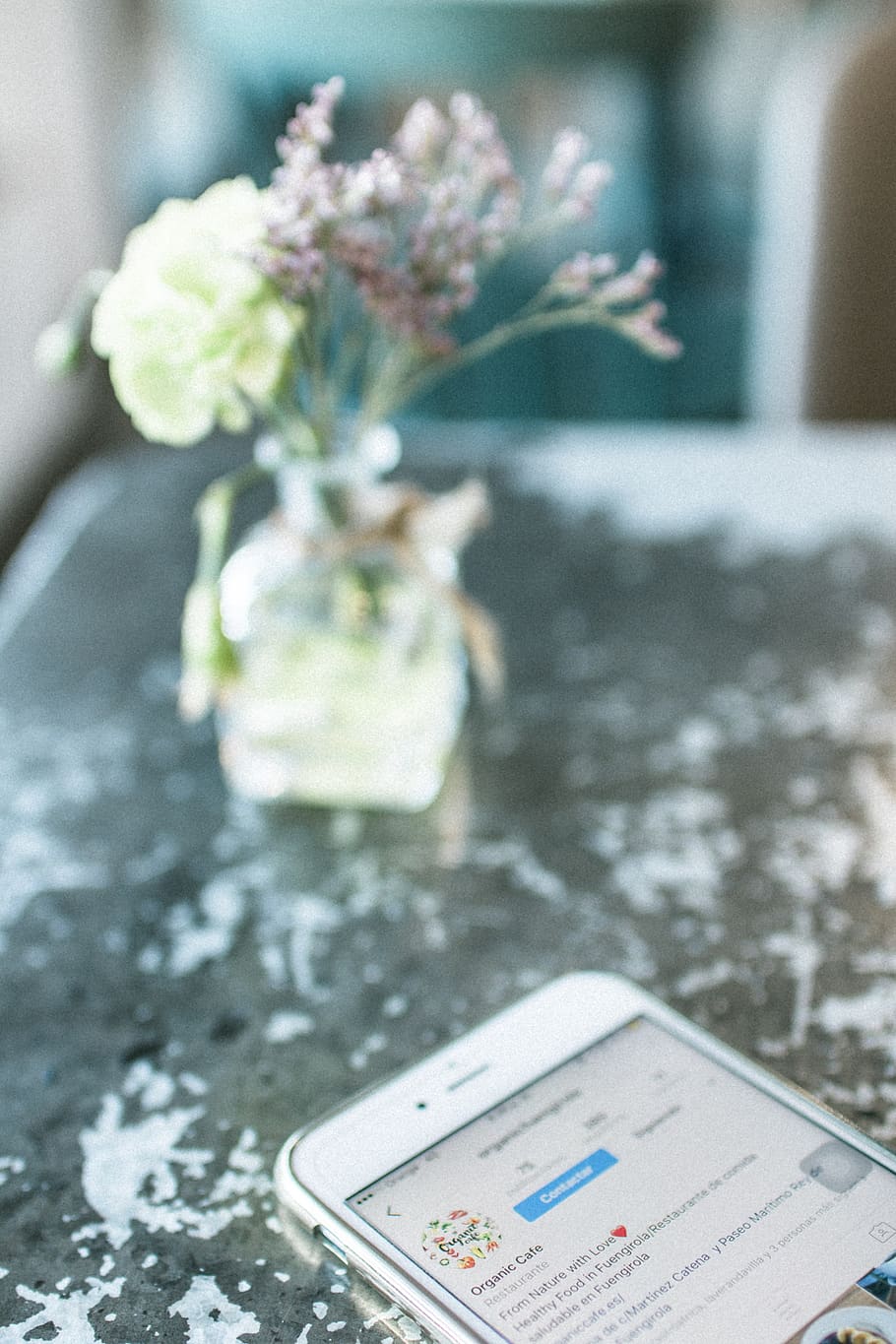 Selective Focus Photography of Smartphone on Table, bloom, blooming HD wallpaper