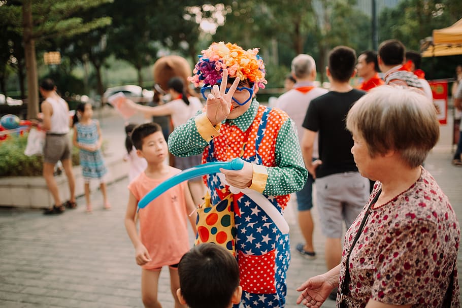 clown doing peace hand gesture, people, human, person, performer HD wallpaper