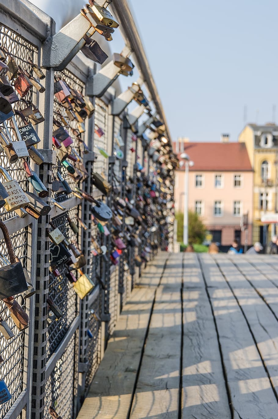 bridge, padlocks, footbridge, landscape, city, wood, color HD wallpaper