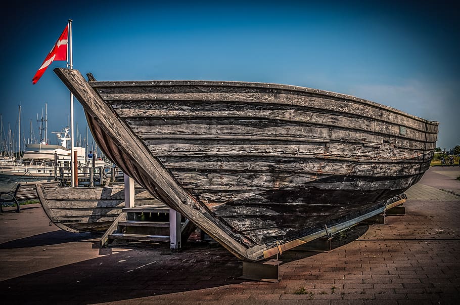 port-boat-old-wood.jpg
