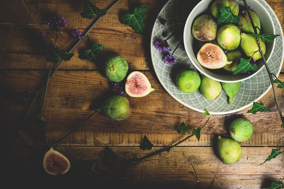 Sliced Guava Fruits On Table, bowl, fig, food, fresh, harvest, HD wallpaper