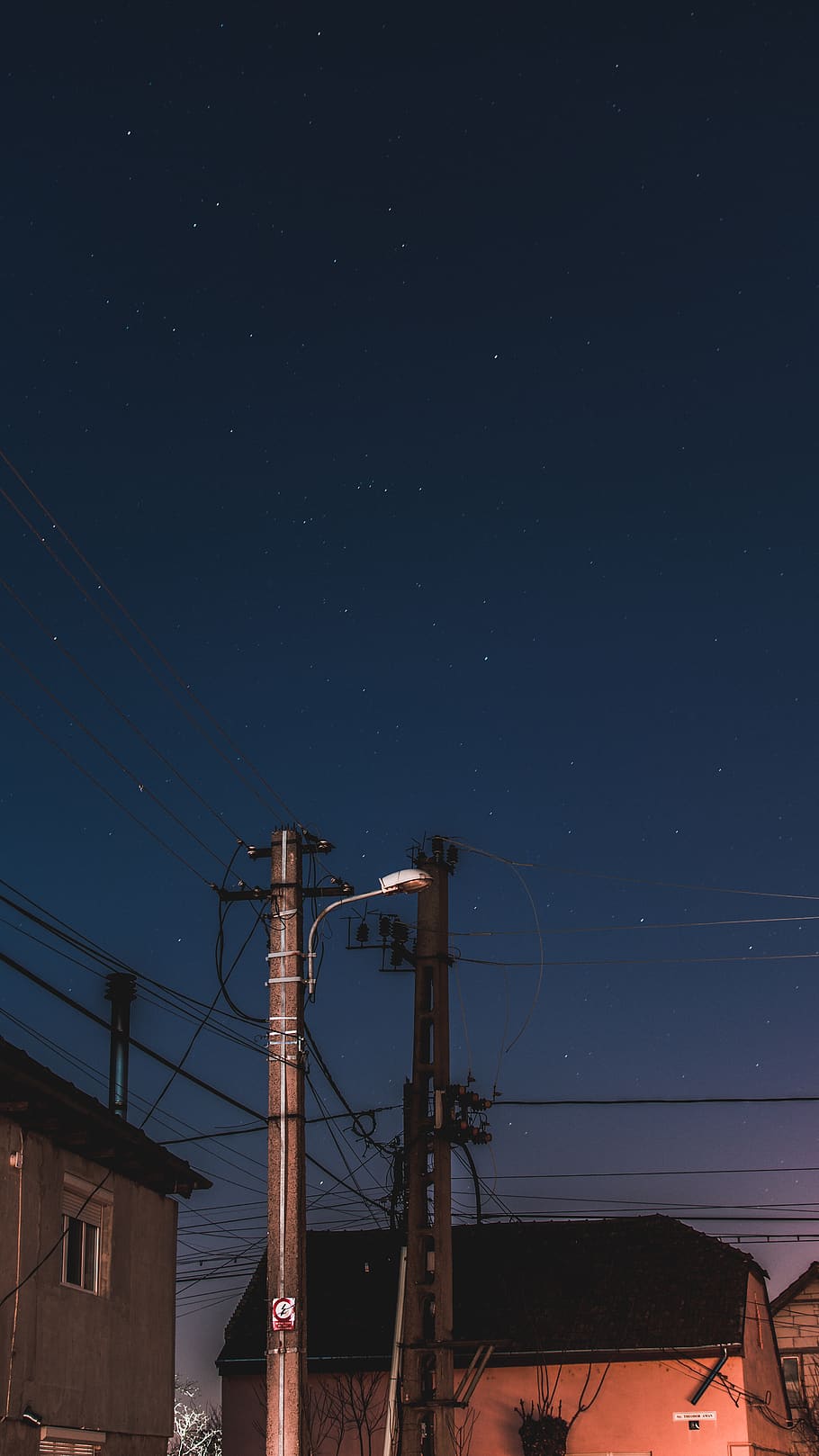 gray concrete cable post at night time, sky, architecture, built structure HD wallpaper