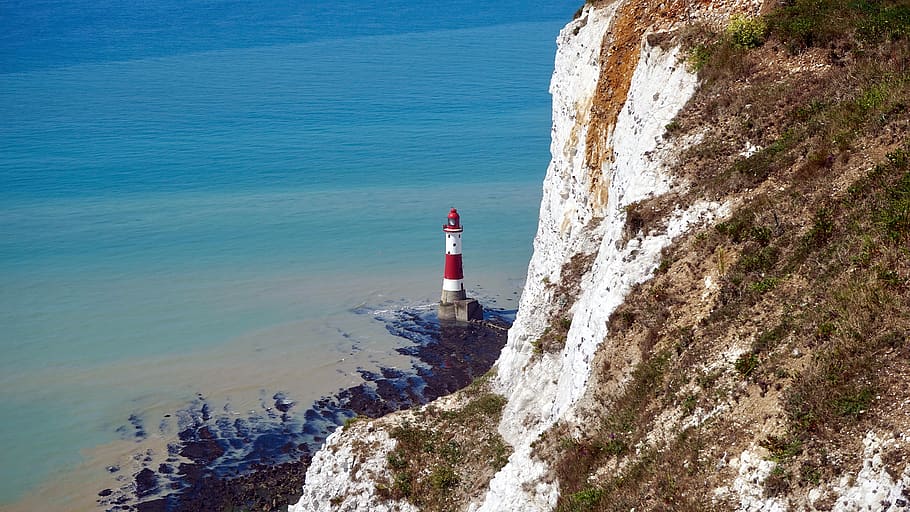 Red and White Lighthouse Near Body of Water, beach, cliff, coastline HD wallpaper