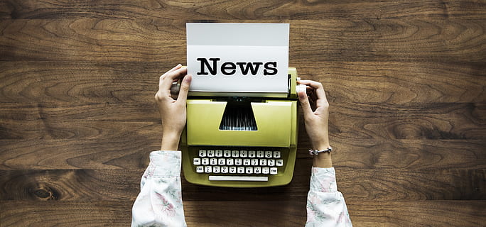 news, typewriter, text, hands, blog, retro, journalist, journalism HD wallpaper