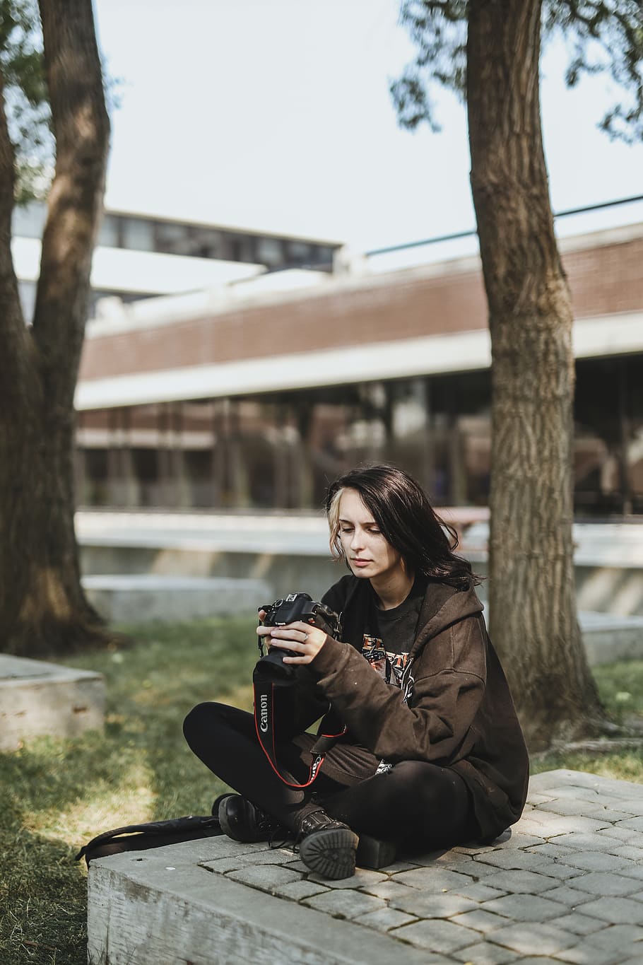 girl, one person, real people, leisure activity, sitting, young adult HD wallpaper