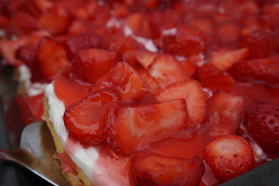 strawberries, cake, delicious, bake, dessert, sweet, birthday HD wallpaper