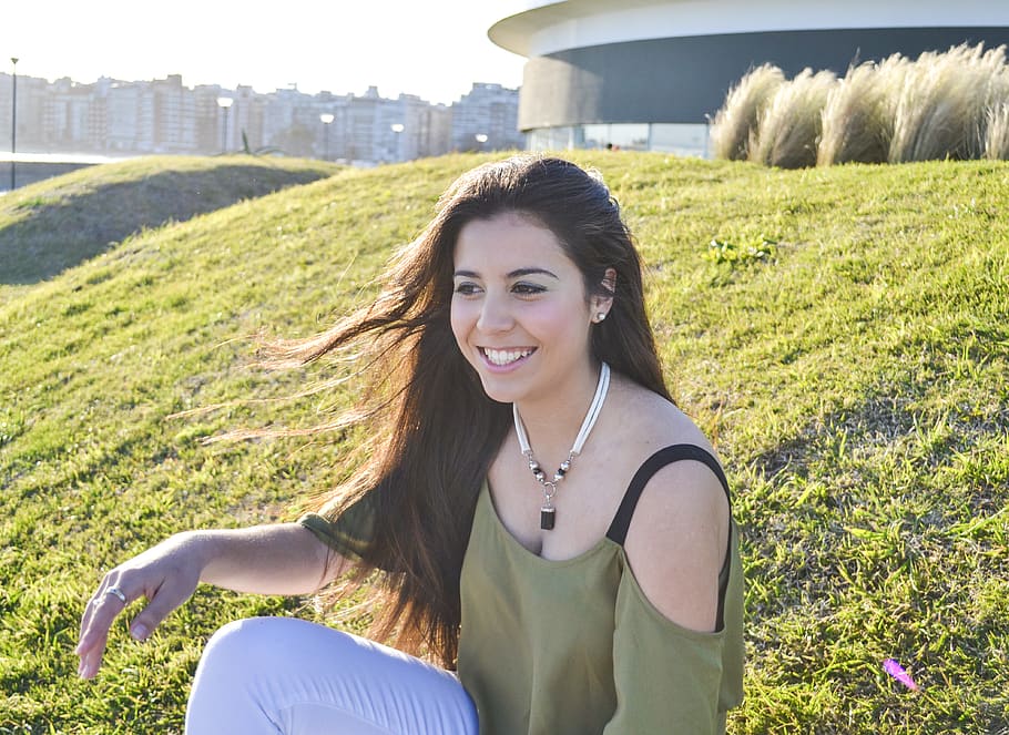 smile, happy, brown, field, green, photoshoot, photography HD wallpaper