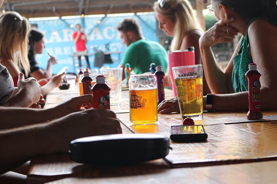 Group of People Sitting on Chairs, alcoholic beverages, bar, beer HD wallpaper