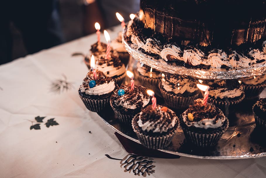 cupcake with lighted candles, burning, baked, sweet food, dessert HD wallpaper