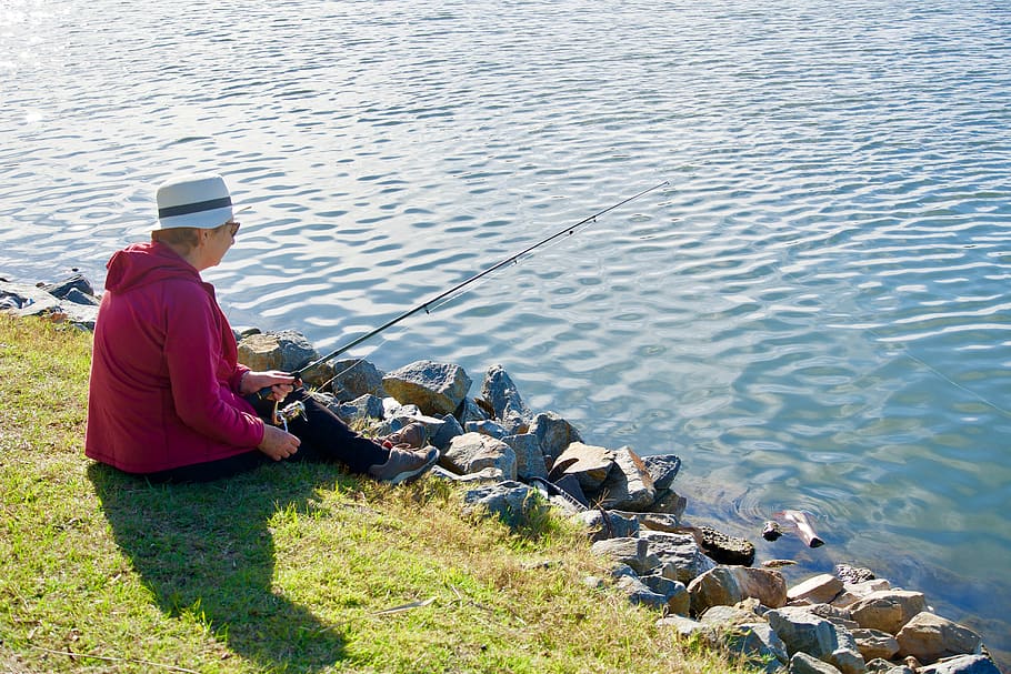 Fishing waters. Fisher Рыбак. Фишеры рыбаки. Обои Fischer рыбалка. Рыбарь картинка.