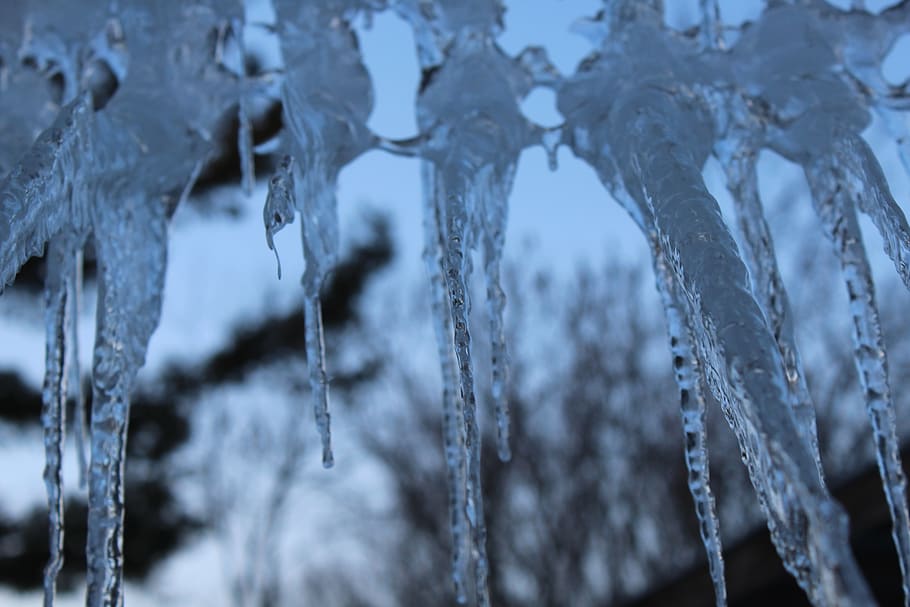 icicles, winter, cold, roof, blue, transparent, ice, icy, nature HD wallpaper