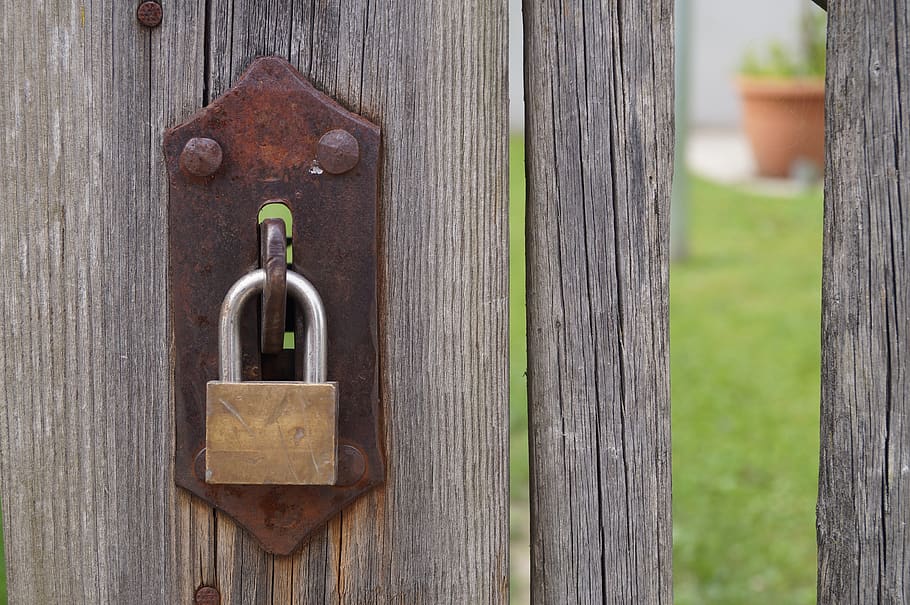 castle, padlock, security, closed, fence, capping, wood - material HD wallpaper