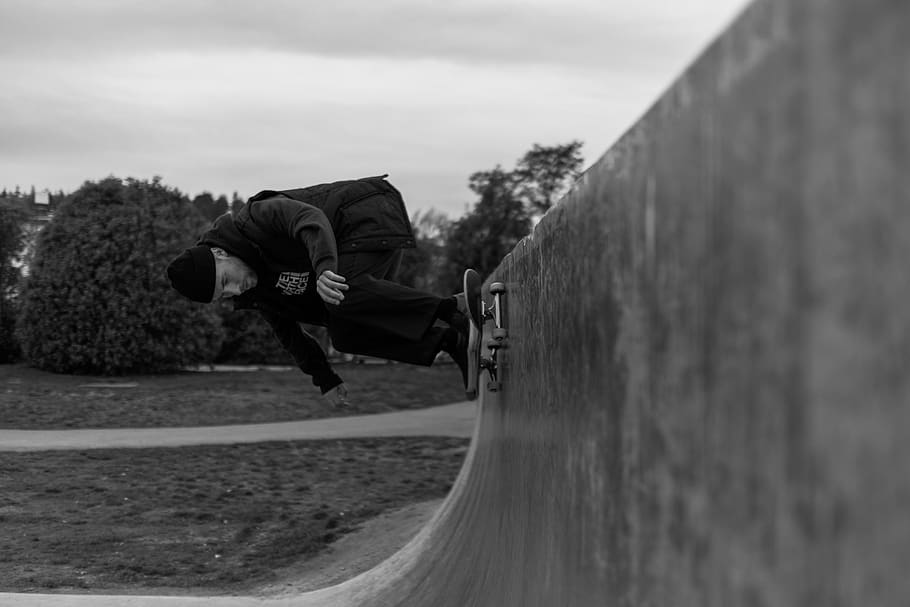 man riding skateboard, wanaka, new zealand, bench, ramp, machine HD wallpaper