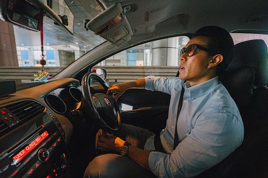 Man Wearing Light Blue Button-down Dress Shirt Driving Vehicle HD wallpaper