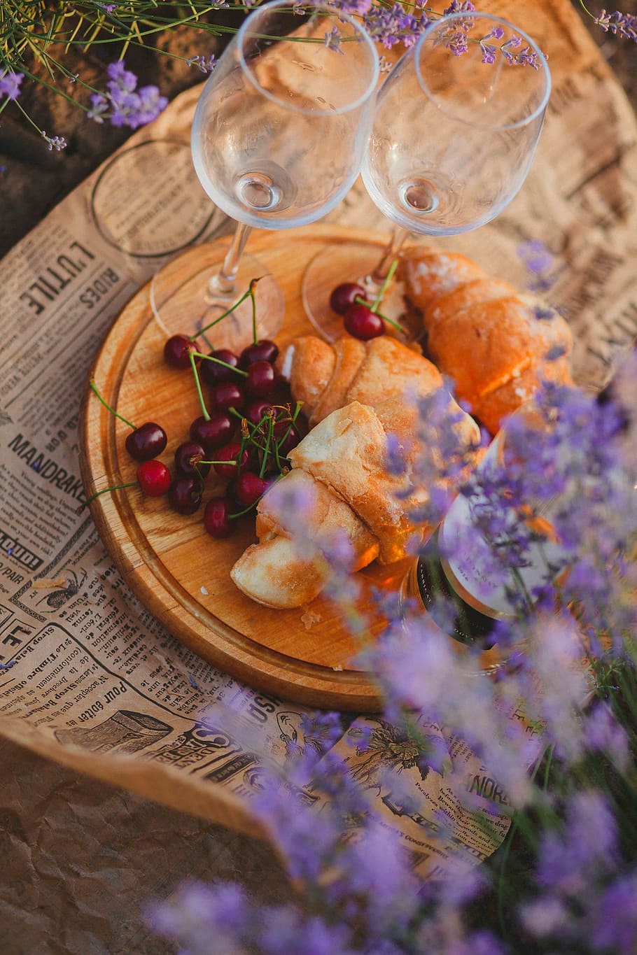 Closeup Photo of Bread With Fruits on Round Brown Tray, breads HD wallpaper