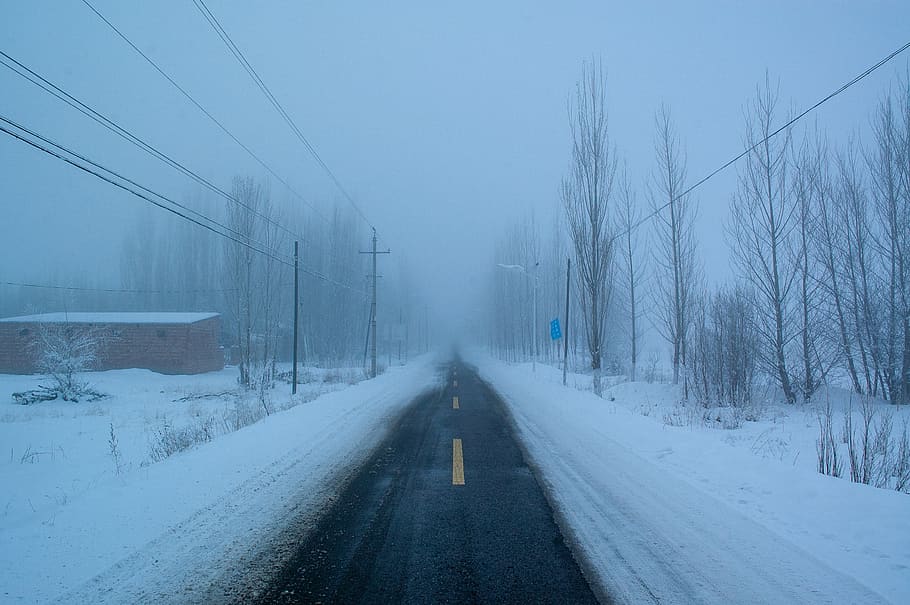 empty road during daytime, nature, outdoors, snow, winter, highway HD wallpaper