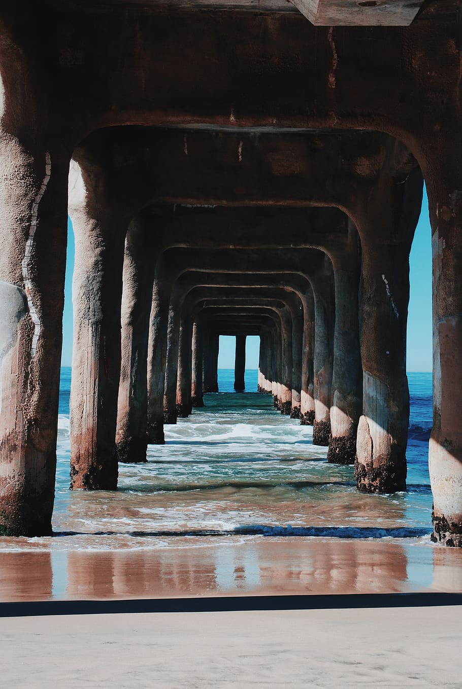 brown wooden dock, corridor, pillar, column, architecture, building HD wallpaper