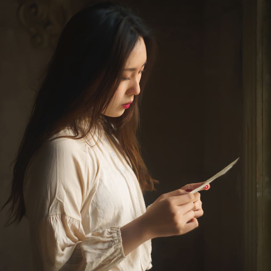 woman reading note, one person, long hair, hairstyle, holding HD wallpaper