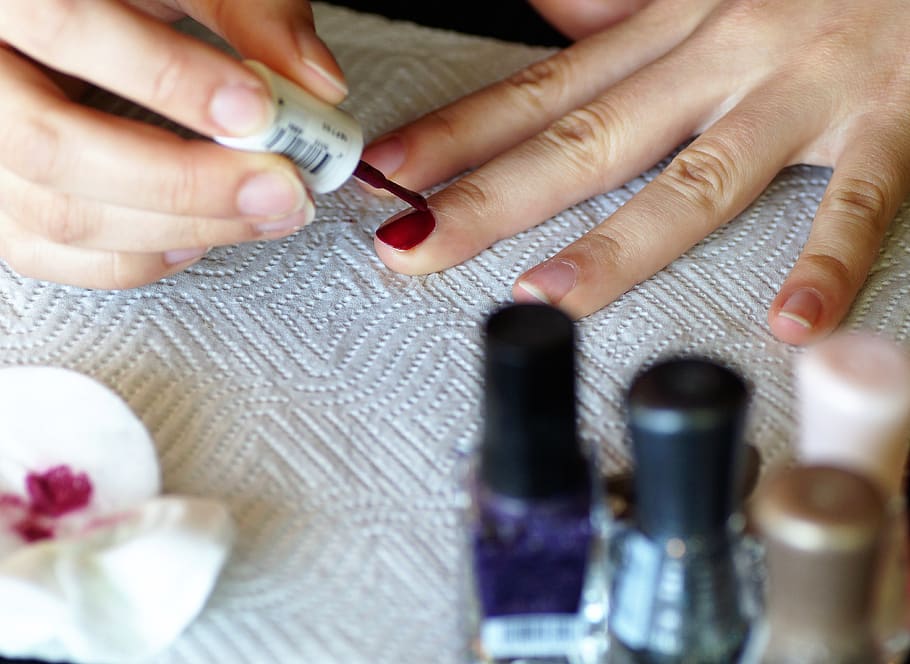 How to Remove Nail Polish: 6 Easy Methods | Diy nail polish remover, Homemade  nail polish remover, Homemade nail polish