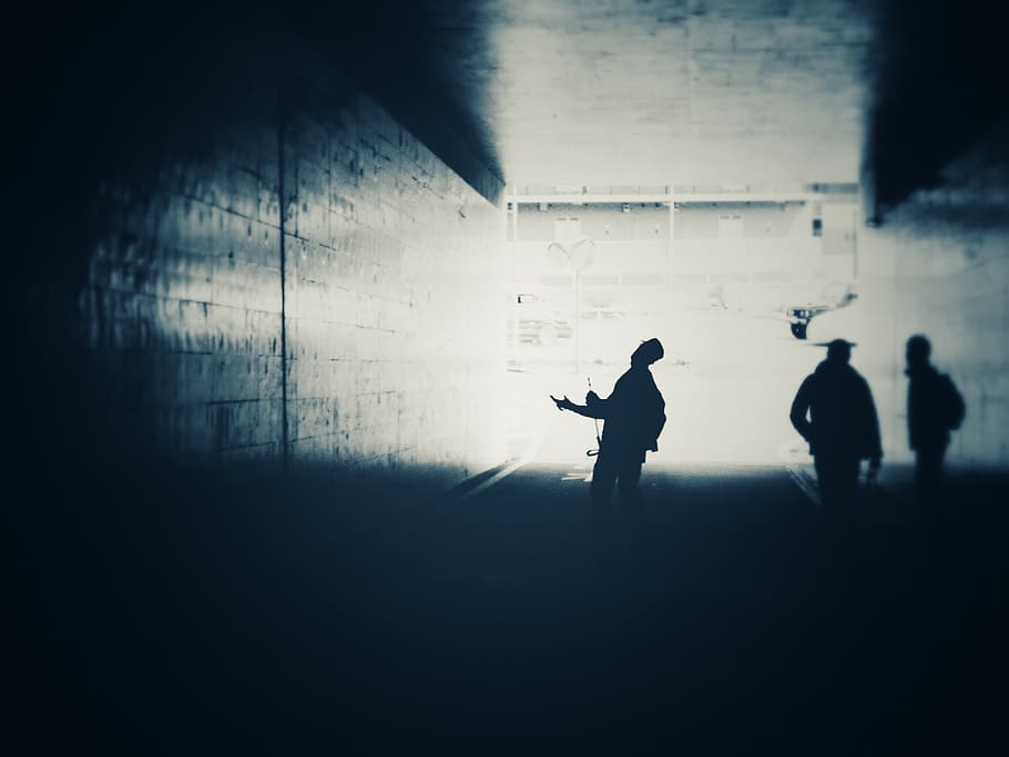 tunnel, black, white, human, silhouettes, people, shapes, dark HD wallpaper