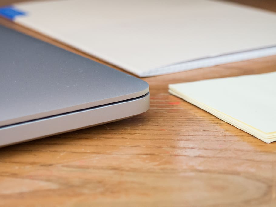 laptop, notebook, notepad, sticky notes, office, desk, business HD wallpaper