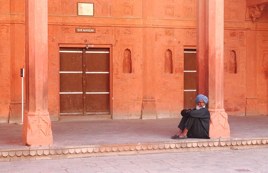 man sitting on gray flooring, human, person, people, turban, india, HD wallpaper
