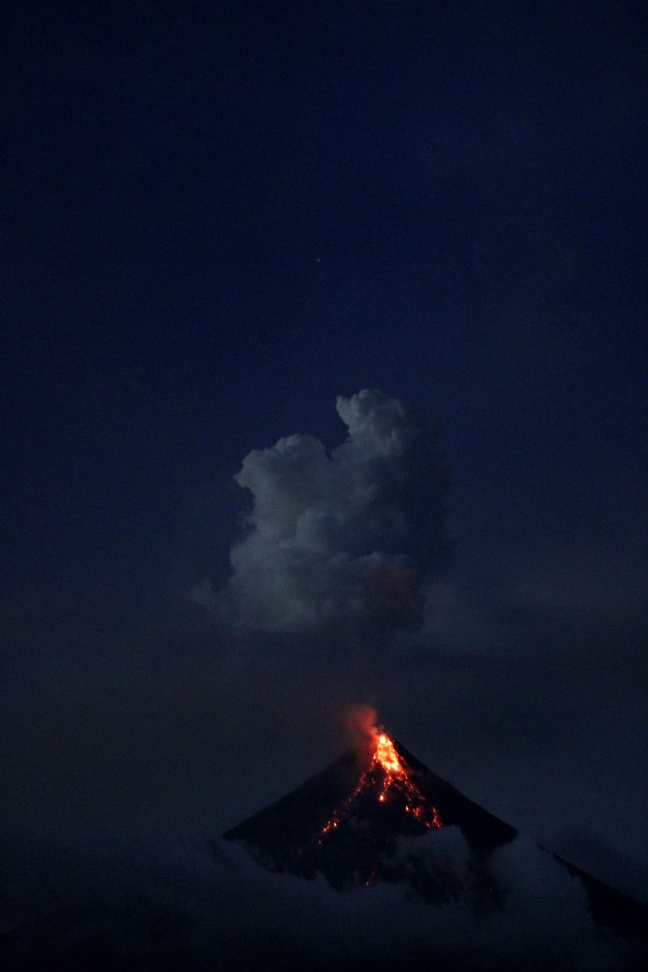 Volcano At Night, calamity, eruption, flame, hot, lava, scenic HD wallpaper
