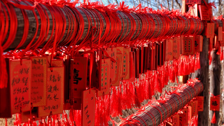 red lace accessories, text, script, non-western script, large group of objects HD wallpaper