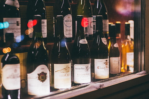 liquor bottles on shelf, wine, drink, beverage, alcohol, beer HD wallpaper