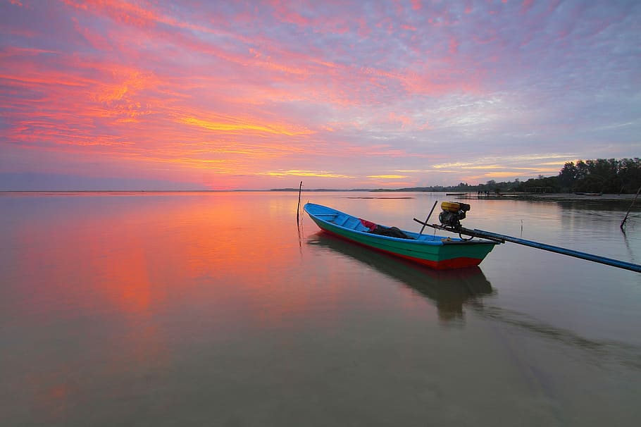View of Boat on Water, backlit, beach, calm waters, clouds, dawn HD wallpaper