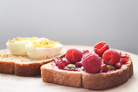 Two Boiled Egg and Raspberries on Loaf Bread, breakfast, delicious HD wallpaper