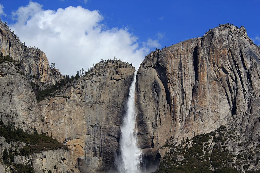 waterfalls between gray stone mountain, cliff, outdoors, yosemite national park HD wallpaper