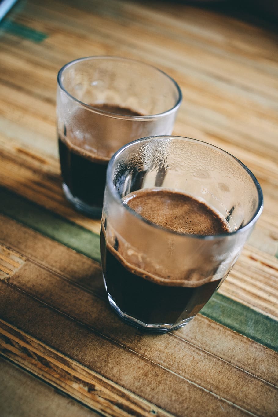 Two Clear Drinking Glasses, bar, beverage, black coffee, blur HD wallpaper
