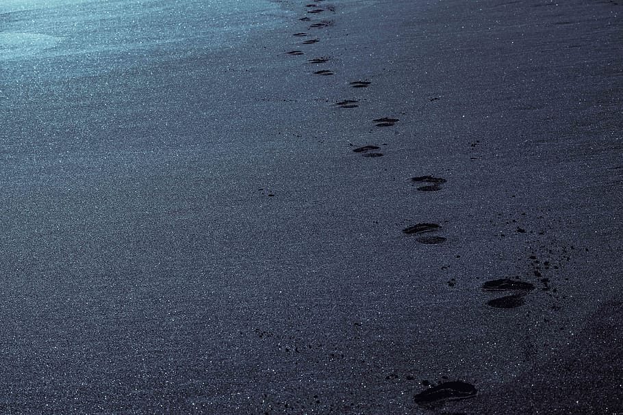 footsteps left on sand, footprint, indonesia, seseh beach, tar HD wallpaper