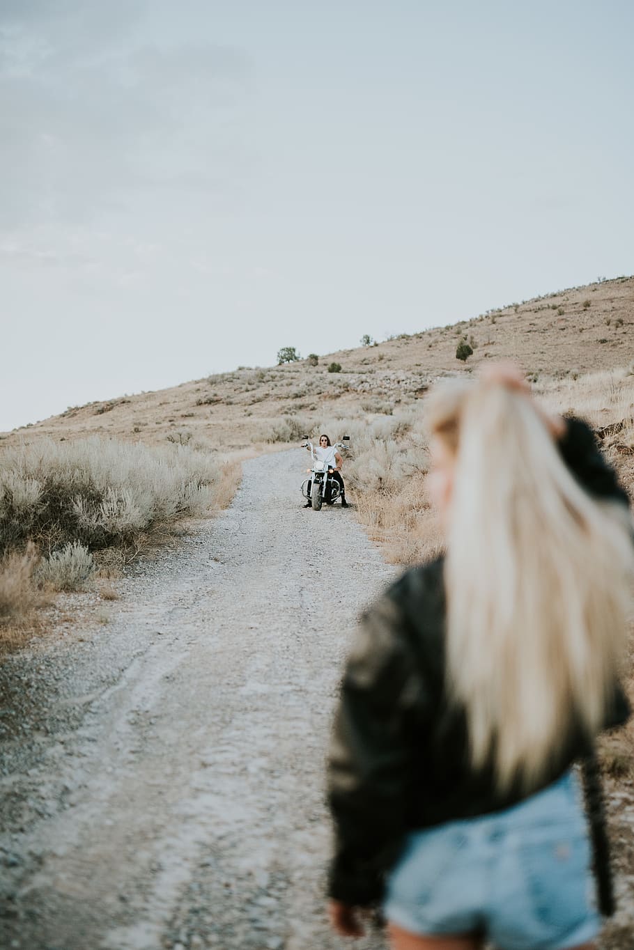 man riding on motorcycle, seitamaaphotography, sunset, mountain HD wallpaper